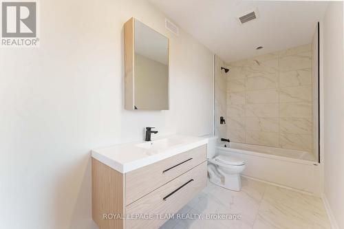 90 Elm Street, Ottawa, ON - Indoor Photo Showing Bathroom