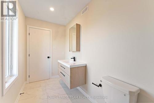 90 Elm Street, Ottawa, ON - Indoor Photo Showing Other Room