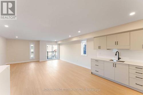 90 Elm Street, Ottawa, ON - Indoor Photo Showing Kitchen