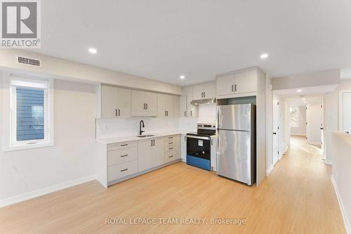 90 Elm Street, Ottawa, ON - Indoor Photo Showing Kitchen