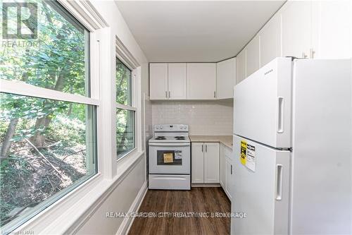 68 Arkledun Avenue, Hamilton (Corktown), ON - Indoor Photo Showing Kitchen