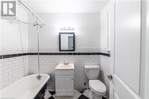 68 Arkledun Avenue, Hamilton (Corktown), ON - Indoor Photo Showing Bathroom