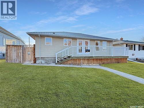 152 4Th Avenue Se, Swift Current, SK - Outdoor With Deck Patio Veranda