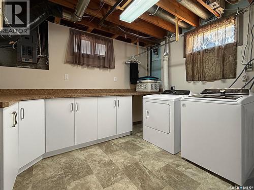 152 4Th Avenue Se, Swift Current, SK - Indoor Photo Showing Laundry Room