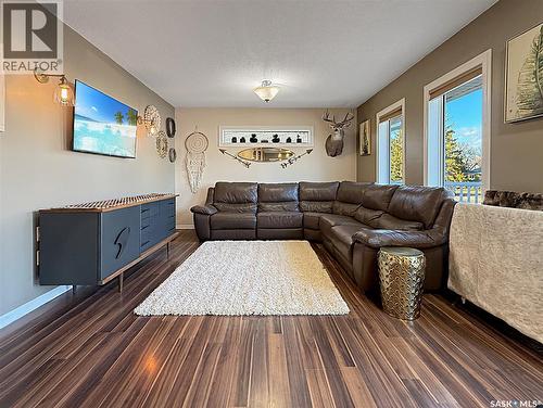 152 4Th Avenue Se, Swift Current, SK - Indoor Photo Showing Living Room