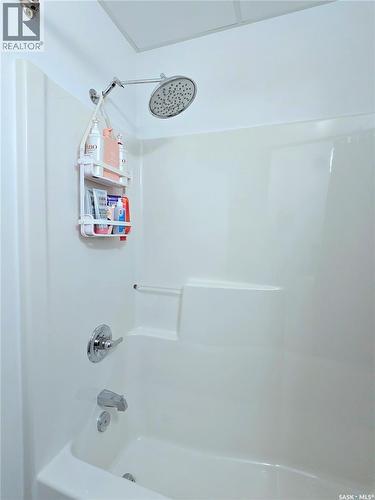 528 120 23Rd Street E, Saskatoon, SK - Indoor Photo Showing Bathroom