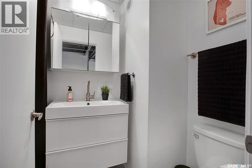 528 120 23Rd Street E, Saskatoon, SK - Indoor Photo Showing Bathroom