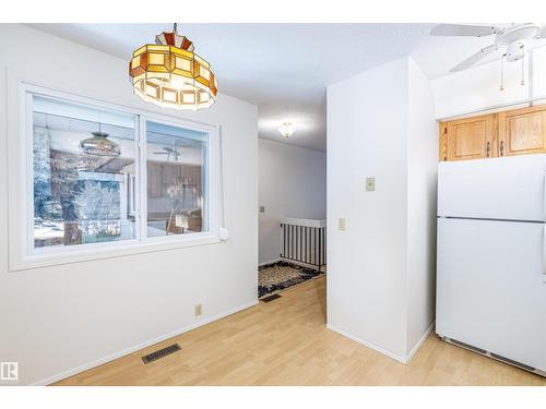 108 Forest Gv, St. Albert, AB - Indoor Photo Showing Kitchen