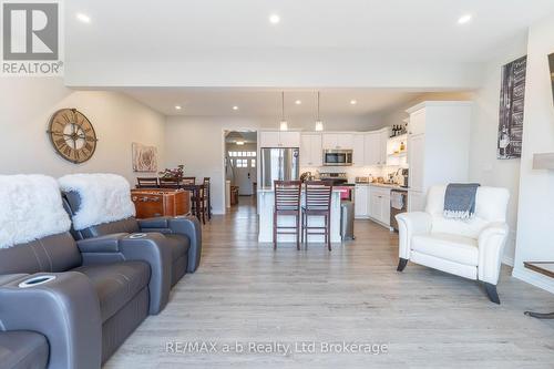 Open Concept Main Floor - 19 Huntley Avenue, Tillsonburg, ON - Indoor Photo Showing Living Room