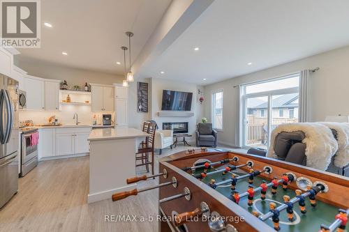 19 Huntley Avenue, Tillsonburg, ON - Indoor Photo Showing Kitchen With Upgraded Kitchen