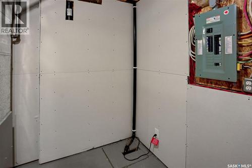 124 3229 Elgaard Drive, Regina, SK - Indoor Photo Showing Garage