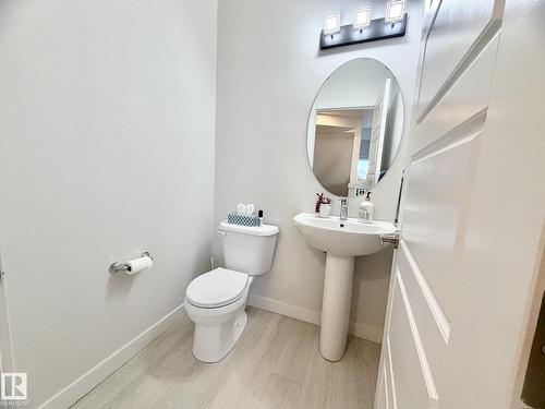 #2 1010 Rabbit Hill Rd Sw, Edmonton, AB - Indoor Photo Showing Bathroom