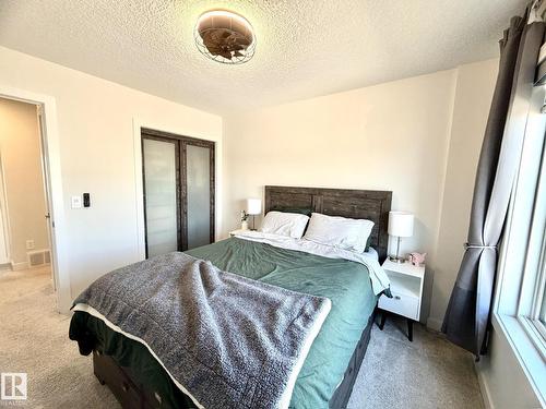 #2 1010 Rabbit Hill Rd Sw, Edmonton, AB - Indoor Photo Showing Bedroom