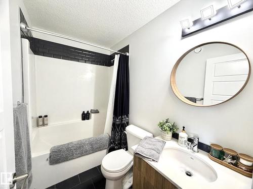 #2 1010 Rabbit Hill Rd Sw, Edmonton, AB - Indoor Photo Showing Bathroom