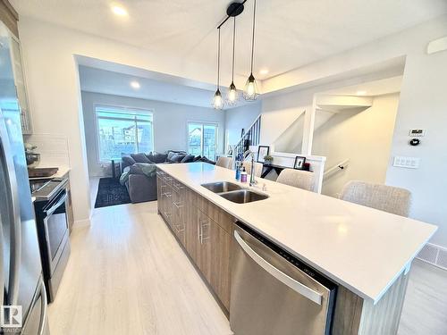 #2 1010 Rabbit Hill Rd Sw, Edmonton, AB - Indoor Photo Showing Kitchen With Double Sink With Upgraded Kitchen