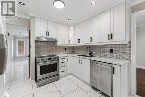 4 Burt Drive, Brampton, ON - Indoor Photo Showing Kitchen With Upgraded Kitchen