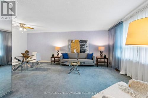 20 Plainsman Road, Mississauga, ON - Indoor Photo Showing Living Room