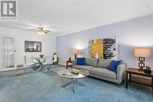 20 Plainsman Road, Mississauga, ON - Indoor Photo Showing Living Room