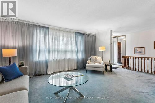 20 Plainsman Road, Mississauga, ON - Indoor Photo Showing Living Room