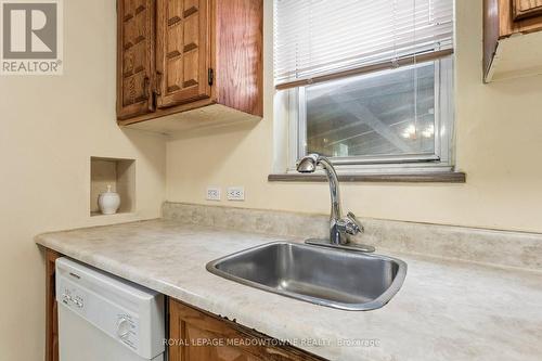20 Plainsman Road, Mississauga, ON - Indoor Photo Showing Kitchen
