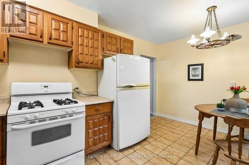 20 Plainsman Road, Mississauga, ON - Indoor Photo Showing Kitchen