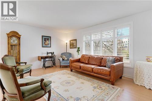 179 Royal Oak Road, Cambridge, ON - Indoor Photo Showing Living Room