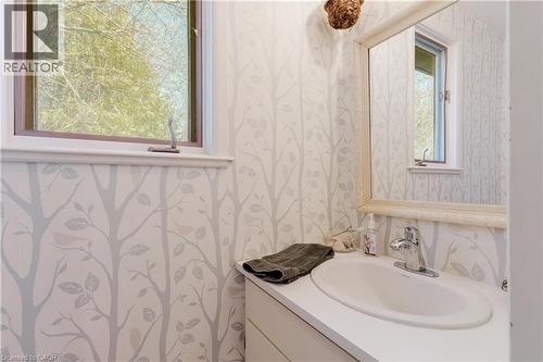 179 Royal Oak Road, Cambridge, ON - Indoor Photo Showing Bathroom