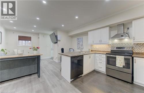 50 Howe Drive W Unit# 4D, Kitchener, ON - Indoor Photo Showing Kitchen