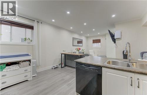 50 Howe Drive W Unit# 4D, Kitchener, ON - Indoor Photo Showing Kitchen With Double Sink