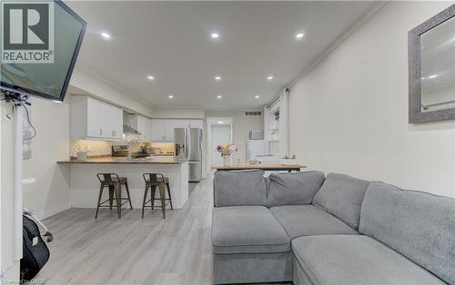50 Howe Drive W Unit# 4D, Kitchener, ON - Indoor Photo Showing Living Room