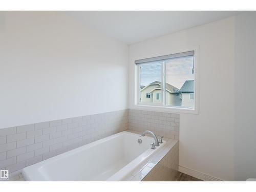 17539 61 St Nw, Edmonton, AB - Indoor Photo Showing Bathroom