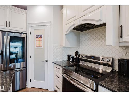 17539 61 St Nw, Edmonton, AB - Indoor Photo Showing Kitchen With Upgraded Kitchen