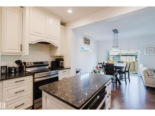 17539 61 St Nw, Edmonton, AB - Indoor Photo Showing Kitchen With Upgraded Kitchen