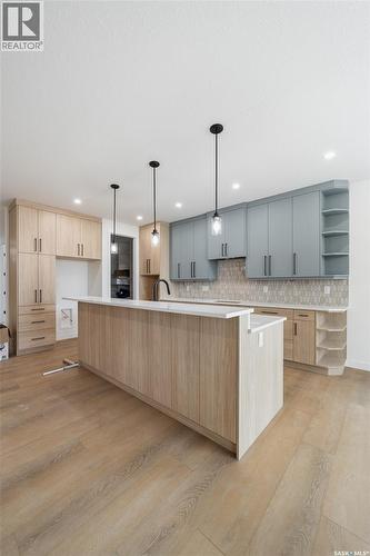 74 Emerald Ridge E, White City, SK - Indoor Photo Showing Kitchen With Upgraded Kitchen