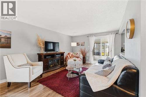160 Carter Crescent, Cambridge, ON - Indoor Photo Showing Living Room