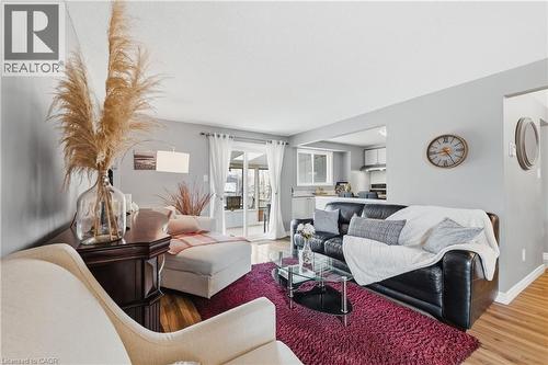 160 Carter Crescent, Cambridge, ON - Indoor Photo Showing Living Room
