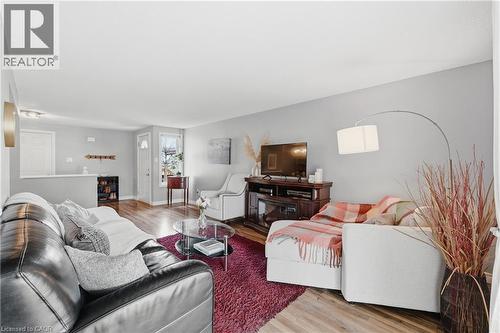 160 Carter Crescent, Cambridge, ON - Indoor Photo Showing Living Room