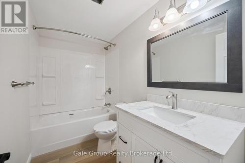 main 4 PC bathroom - 165 Brookside Crescent, Kitchener, ON - Indoor Photo Showing Bathroom