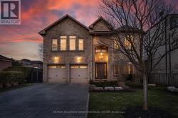 3 DUNSMORE GARDENS Toronto, ON M3H 3M1