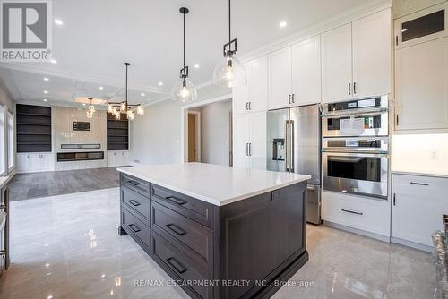 31 Bayside Court, Burlington, ON - Indoor Photo Showing Kitchen With Upgraded Kitchen