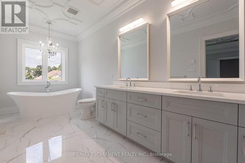 31 Bayside Court, Burlington, ON - Indoor Photo Showing Bathroom