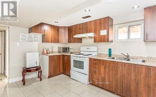 7208 Hermitage Road, Mississauga, ON - Indoor Photo Showing Kitchen With Double Sink