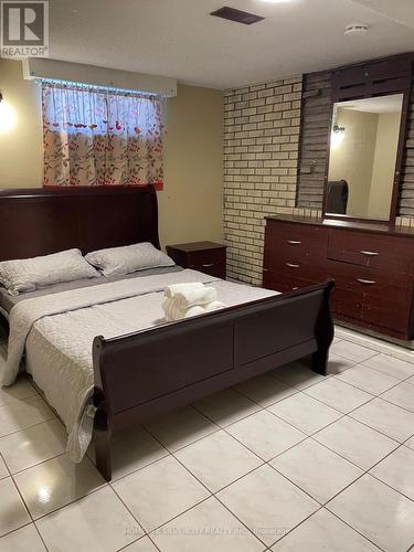7208 Hermitage Road, Mississauga, ON - Indoor Photo Showing Bedroom