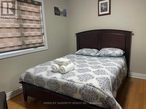 7208 Hermitage Road, Mississauga, ON - Indoor Photo Showing Bedroom