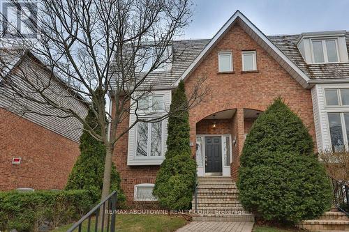 86 FORSYTHE STREET  Oakville, ON L6K 3J8
