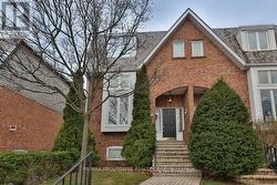 86 FORSYTHE STREET Oakville, ON L6K 3J8
