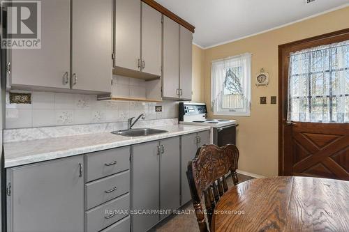 5 Mahony Avenue, Hamilton, ON - Indoor Photo Showing Kitchen
