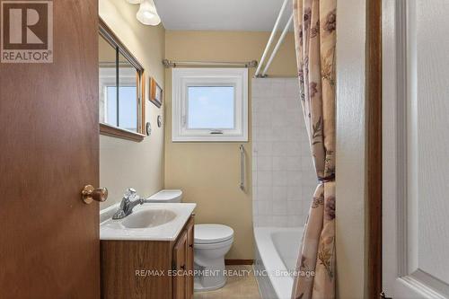 5 Mahony Avenue, Hamilton, ON - Indoor Photo Showing Bathroom