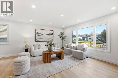 114 Christopher Drive, Waterloo, ON - Indoor Photo Showing Living Room