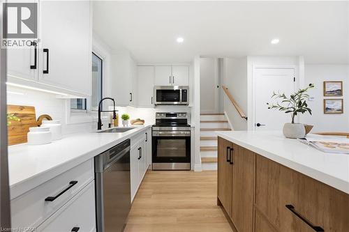 114 Christopher Drive, Waterloo, ON - Indoor Photo Showing Kitchen With Upgraded Kitchen